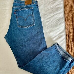 Levi's women’s Classic Straight Blue Jeans